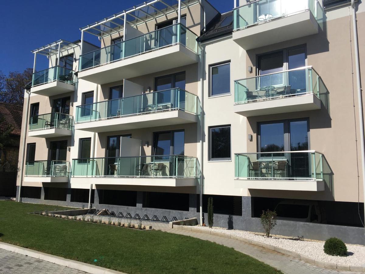 Orion Apartman Шарвар Екстер'єр фото